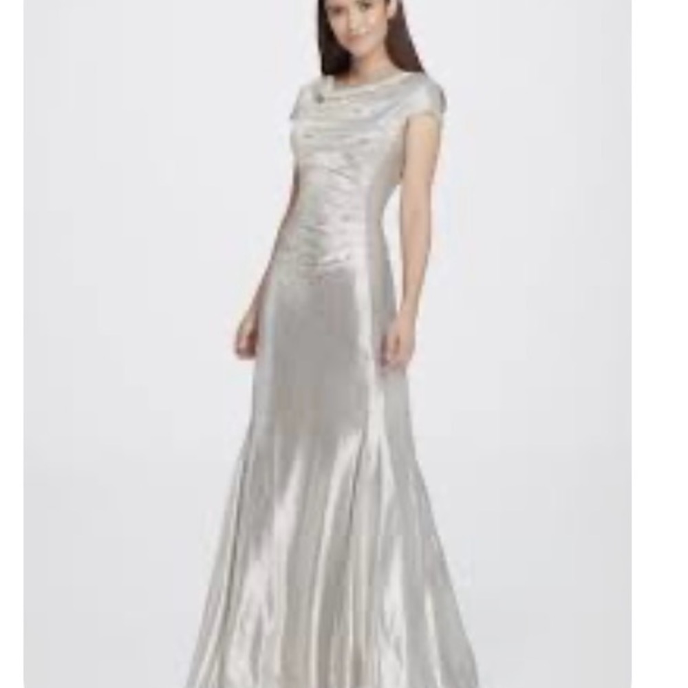 ELIE TAHARI- elegant, flattering silver gown- LIKE NEW! GREAT DEAL!